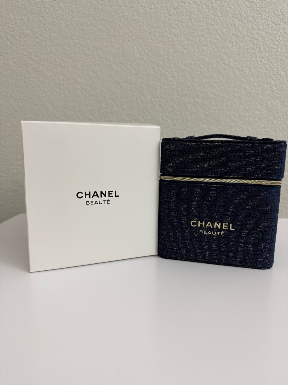 🐦‍⬛ $125 CHANEL Beauté Dark Navy Fabric Travel Case with Gold Logo